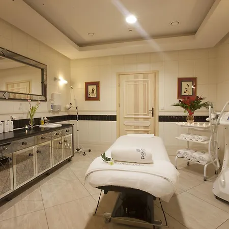 Zamek Hotel 2*